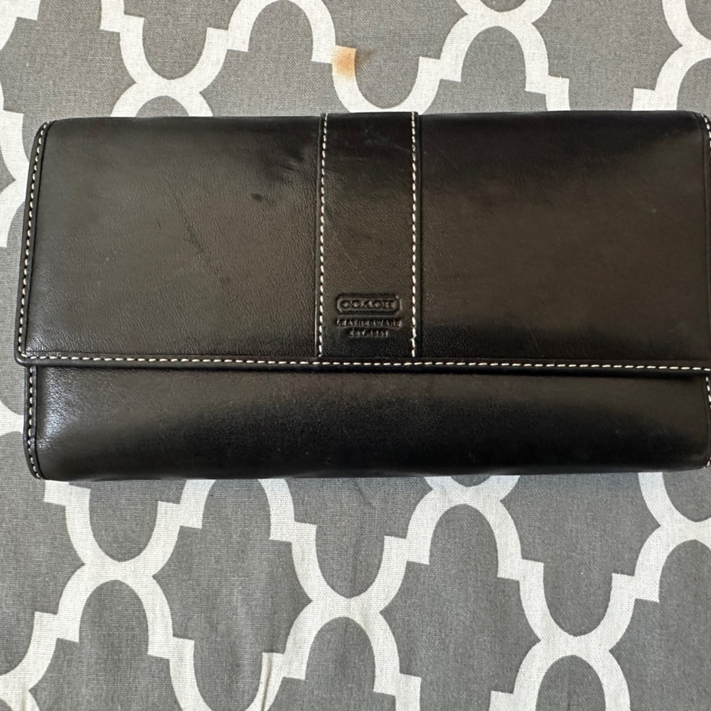 Black Coach Leather Wallet ( Authentic)